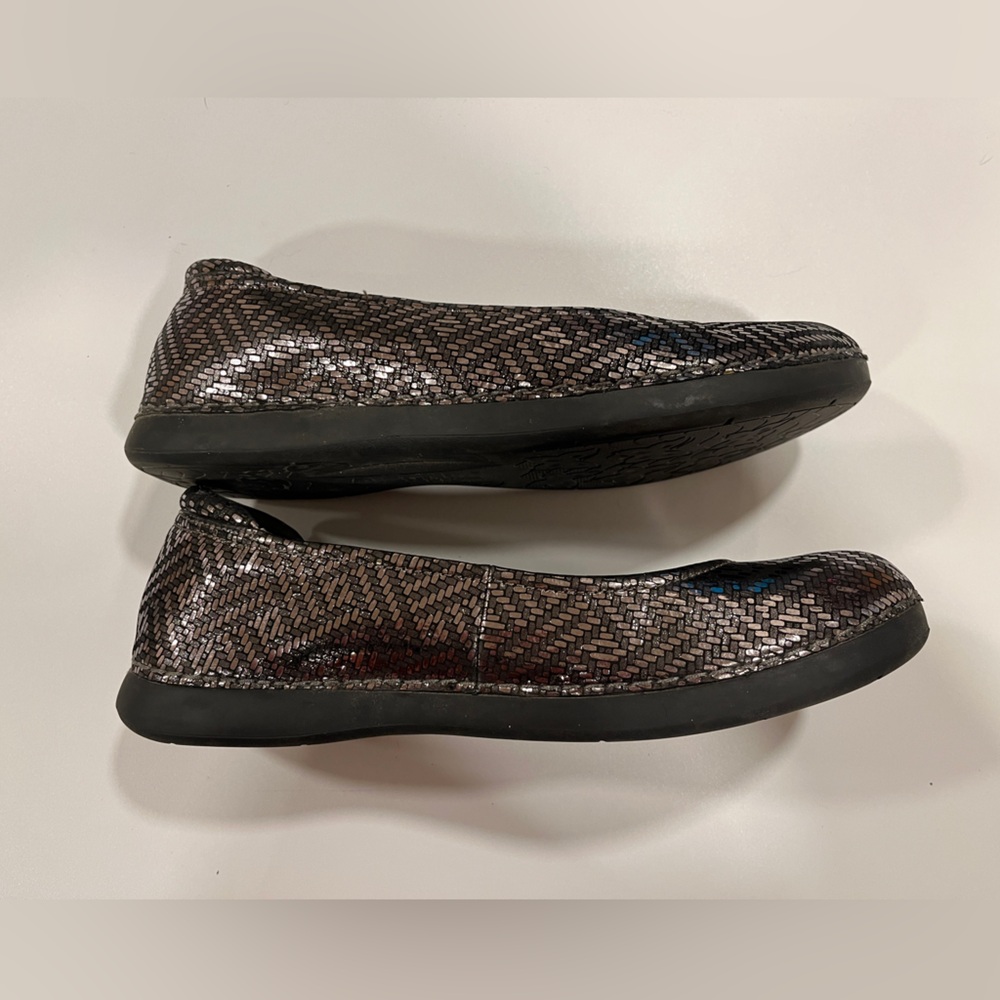 Alegria Women's Petal pewter dazzle flats size 10 - Picture 3 of 8